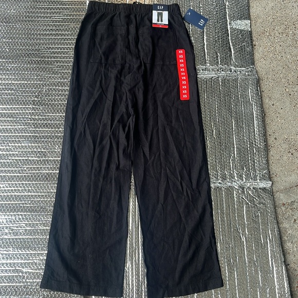 New GAP Woman’s Black Pants - Picture 4 of 7